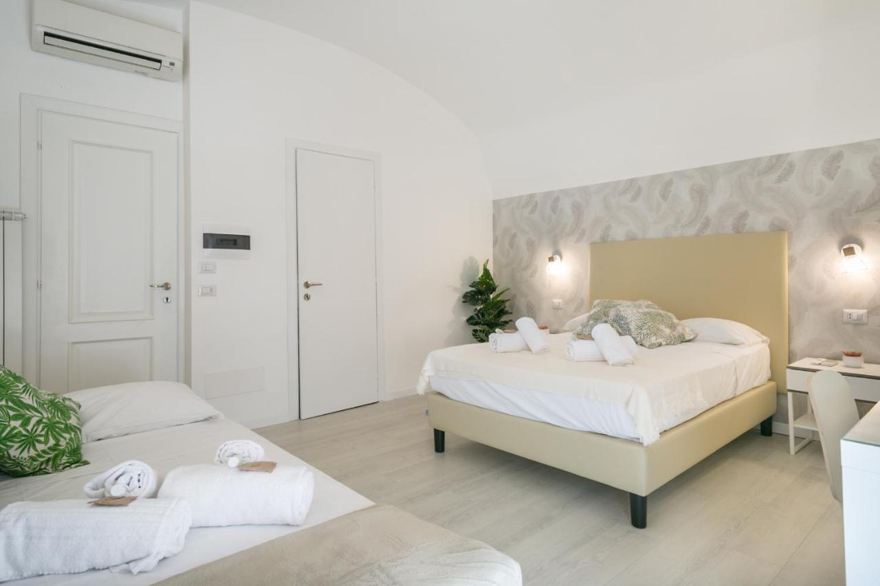 White Candia Guesthouse Rome Exterior photo